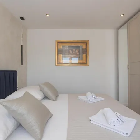 Omnia Apartment