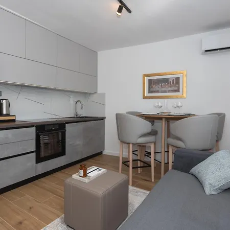 Omnia Apartment